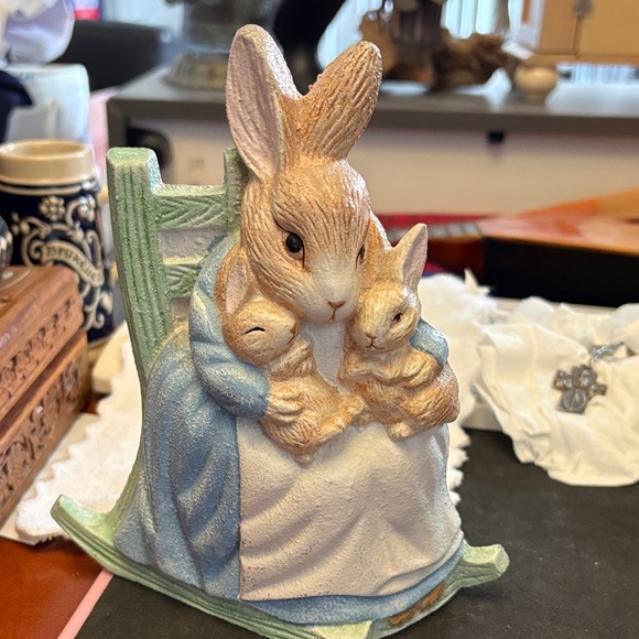 Charming Rabbit Figurine with Baby Bunnies (Schmidt  Cast Iron Door Stopper) - Picture 2 of 7